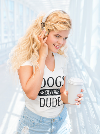 Dogs Before Dudes – T-Shirt V-Neck T-Shirt