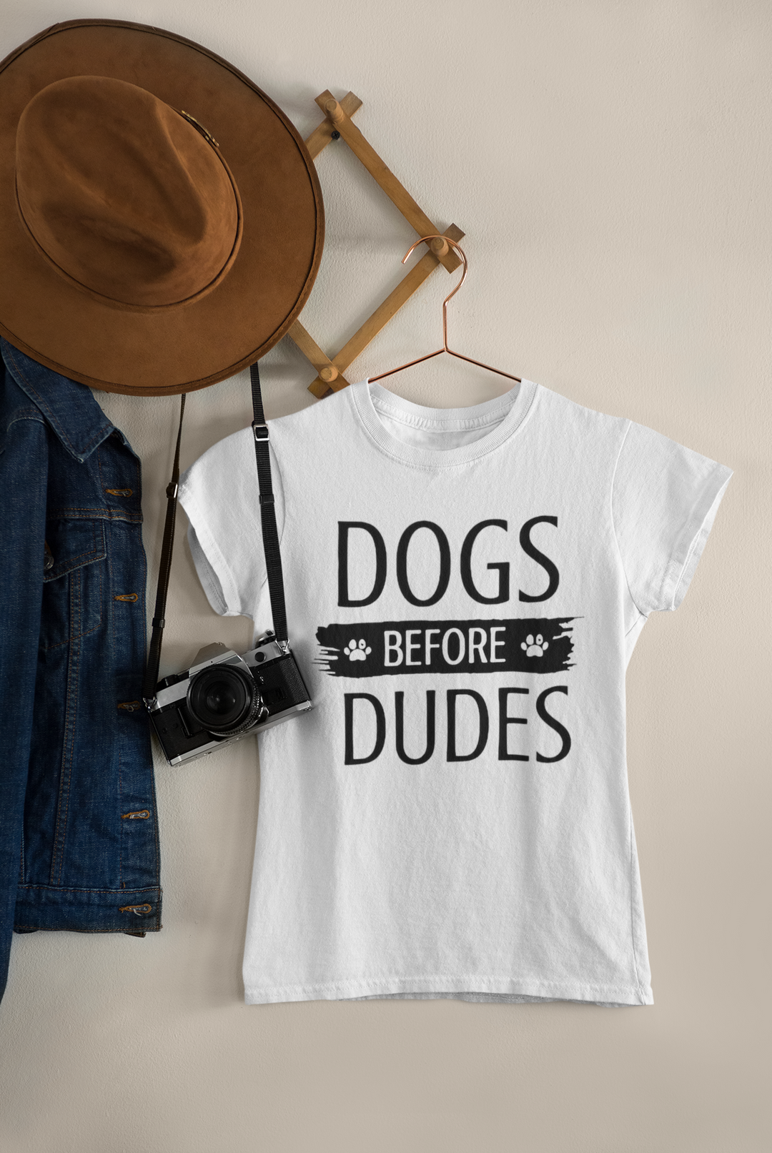 Dogs Before Dudes – T-Shirt V-Neck T-Shirt